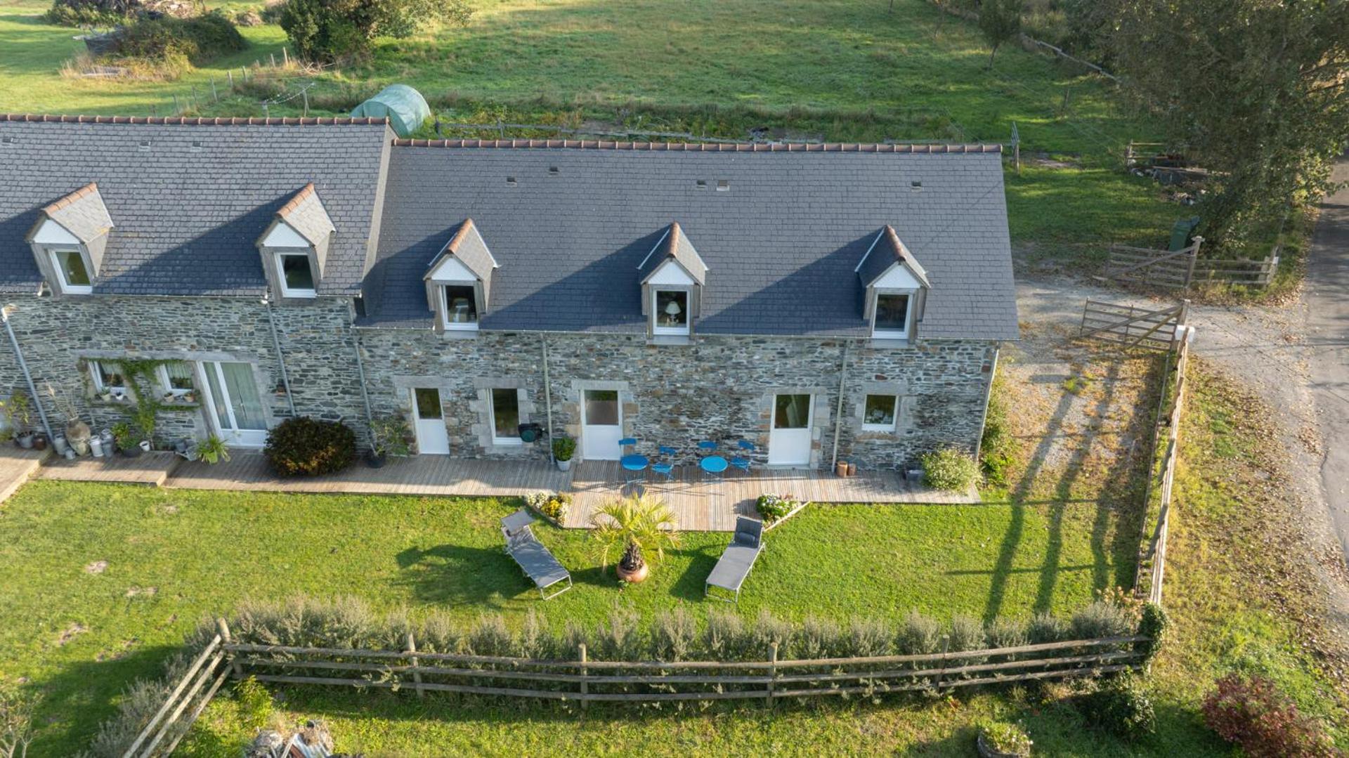 Le Bout Du Monde Bed & Breakfast Bricqueville-sur-Mer Exterior photo