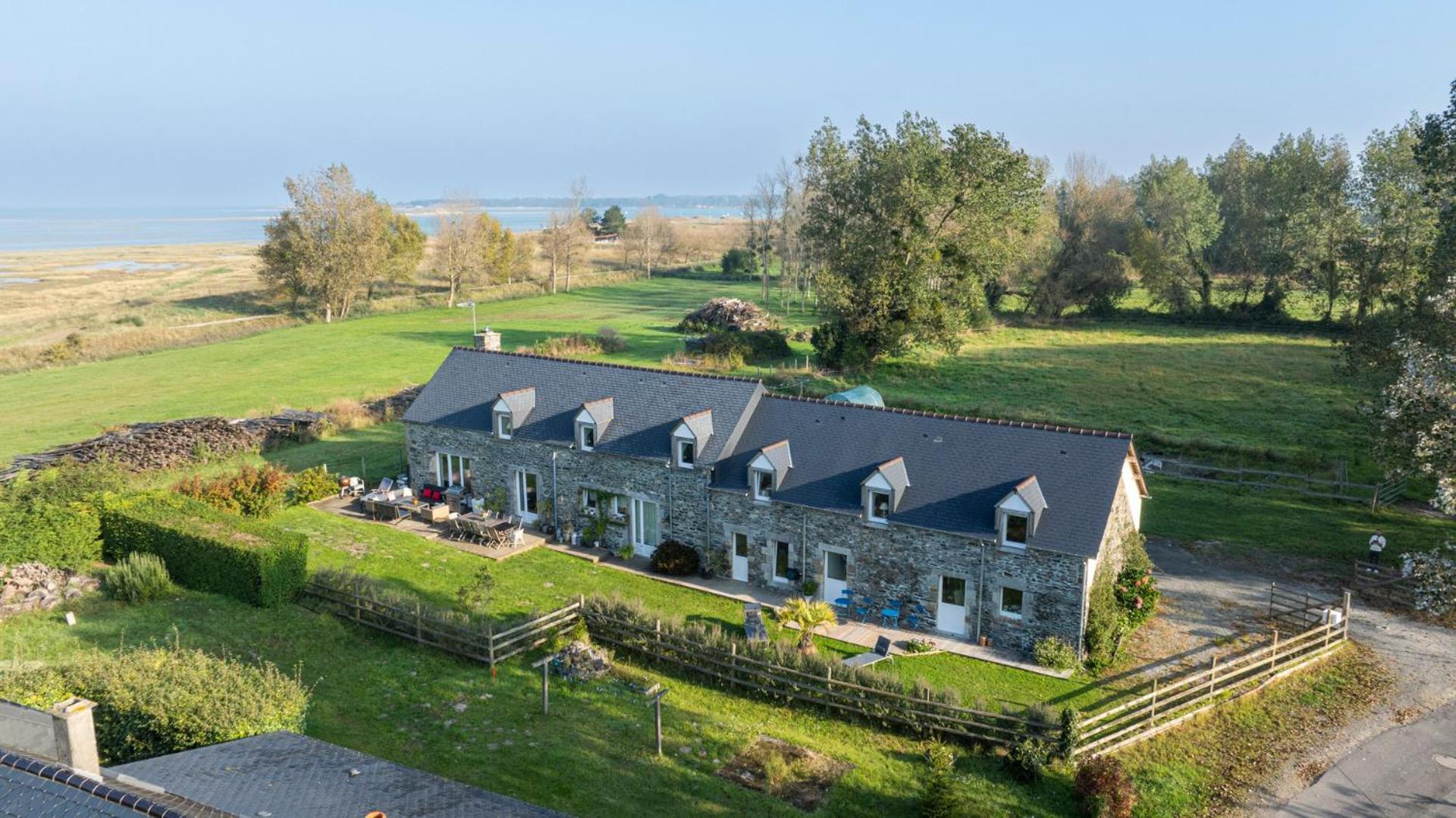 Le Bout Du Monde Bed & Breakfast Bricqueville-sur-Mer Exterior photo